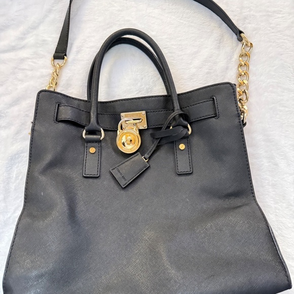 Michael Kors Hamilton Large Black Tote With Lock and Key - Picture 5 of 16
